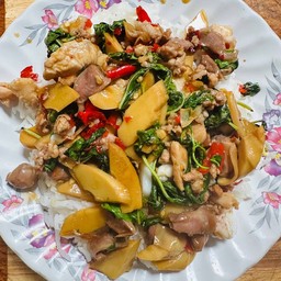 กระเพรารวมใส่หน่อไม้