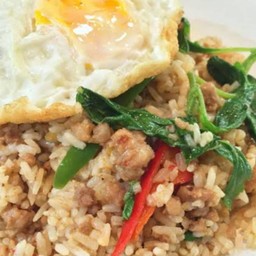 กระเพราไก่คลุก+ไข่ดาว
