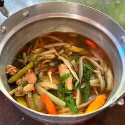 แกงไก่หน่อไม้ส้ม