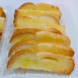 ขนมปังอบเนยสดน้ำตาล