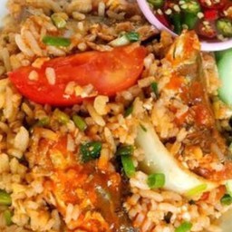 ข้าวผัดปลากระป๋อง