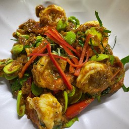 ผัดเผ็ดกุ้งสะตอ