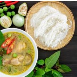 ขนมจีนแกงเขียวหวานไก่
