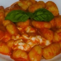 ย็อคคี่ ราดซอสมะเขือเทศสด มอซซาเรลล่าชีส- Gnocchi Tomato Mozzarella