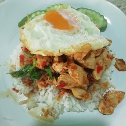ข้าวกระเพราไก่ไข่ดาว