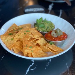 Nachos with Tomato Salsa