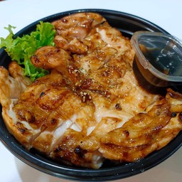 ข้าวหอมหน้าสเต็กอกไก่พริกไทยดำ(ใหญ่)