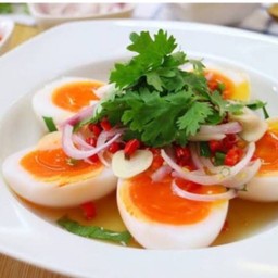 ยำไข่ต้ม