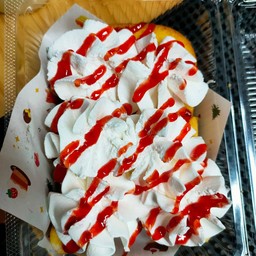 วิปครีม+ราดสตรอเบอรี่