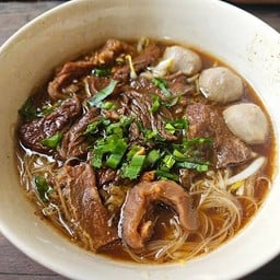 ก๋วยเตี๋ยวลูกชิ้นเนื้อรวม