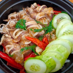 ข้าวหอมกะเพราหมึกไข่