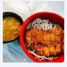 เส้นโซบะแกงกะหรี่หมูทอด