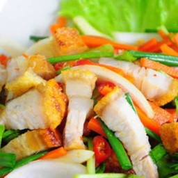 ยำหมูกรอบ