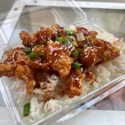 ข้าวไก่กรอบซอสบาบีคิว