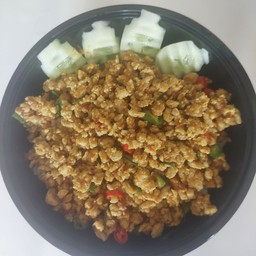 ข้าวหอมมะลิราดคั่วกลิ้งหมูสับ