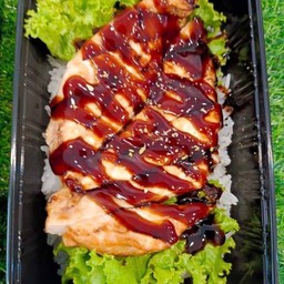 ข้าวหอมหน้าสเต็กไก่นุ่ม