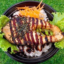 ข้าวหอมหน้าสเต็กแซลมอน