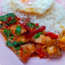 ข้าวกะเพราหมูกรอบ 2 กล่อง