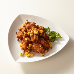 หมูก้อนทอดข้าวโพดล้น