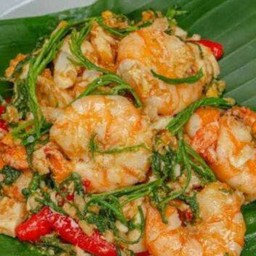 กุ้งผัดชะอมไข่เค็ม