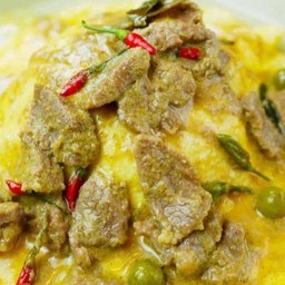 Creamy Omelette With Green Curry Pork On Rice