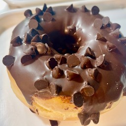 โดนัทริงเคลือบ ช็อคโกแลตช็อคชิฟ