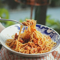 สปาเก็ตตีโบลองเนสไก่