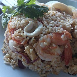 ข้าวผัดกุ้งครัวเจ๊ตุ๊ก