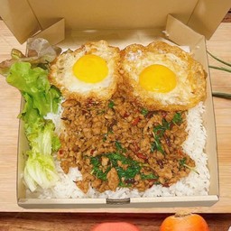 กระเพราถาด+ไข่ดาว2ใบ