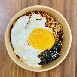 มาม่าเผ็ดเกาหลี + ไข่ดาว