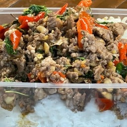 ผัดกะเพรา อาจารย์คง (รับที่ร้านบางกอกอีสานจุ่มแซบ)
