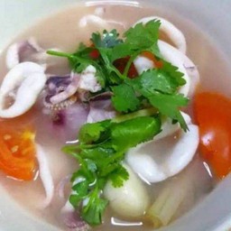 ต้มยำปลาหมึกน้ำใส