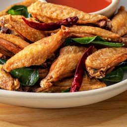 ปีกไก่ทอดกับข้าวเหนียว