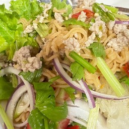 ยำมาม่าหมูสับ