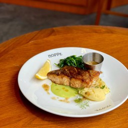 สเต็กปลากะพงซอสเนยสไตล์ฝรั่งเศส