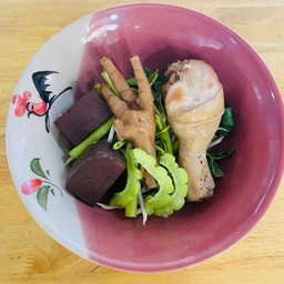 ก๋วยเตี๋ยวไก่ตุ๋น/น่อง,ขา,เลือด