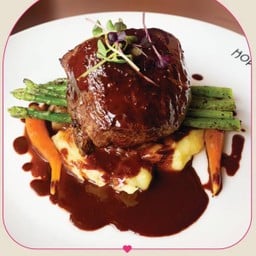 สเต็กเนื้อเทนเดอร์ลอยน์อาร์เจนตินา ซอสช็อกโกแลตไวน์แดง