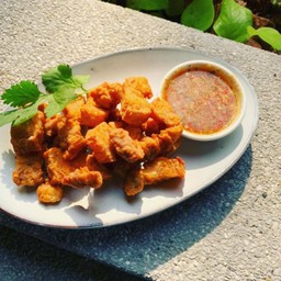 หมูสามชั้นทอดจิ้มแจ่ว