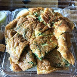 ข้าวชะอมชุบไข่ทอด+น้ำพริกกะปิ