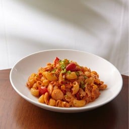 มักกะโรนีซอสแดงไส้กรอกไก่