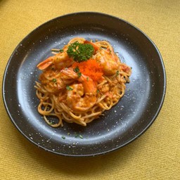 สปาเกตตีพิงค์ซอสไข่กุ้งล้น