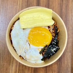 มาม่าเผ็ดเกาหลีไข่ดาว+ชีส
