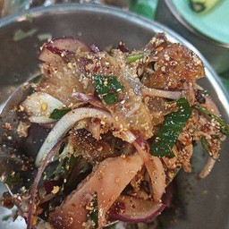ข้าวหน้าน้ำตกหมูคอหมูย่าง