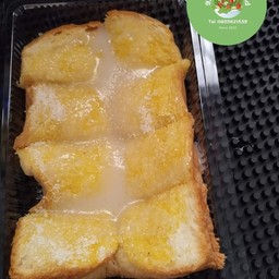 ขนมปังปิ้งเนยนมน้ำตาล