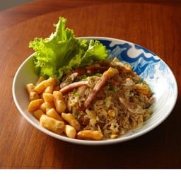 ข้าวคั่วไก่ปลาหมึกกรอบ