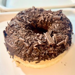 โดนัทริงเคลือบ ช็อคโกแลตโรยช็อคโกแลตขูด