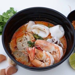 ก๋วยจั๊บญวนทะเล ต้มยำ