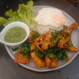 ข้าวราดปลานิลทอดสมุนไพร