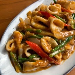 ปลาหมึกผัดไข่เค็ม