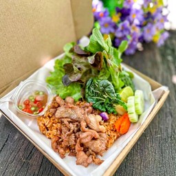 ข้าวผัดน้ำพริกตาแดงหมูทอด